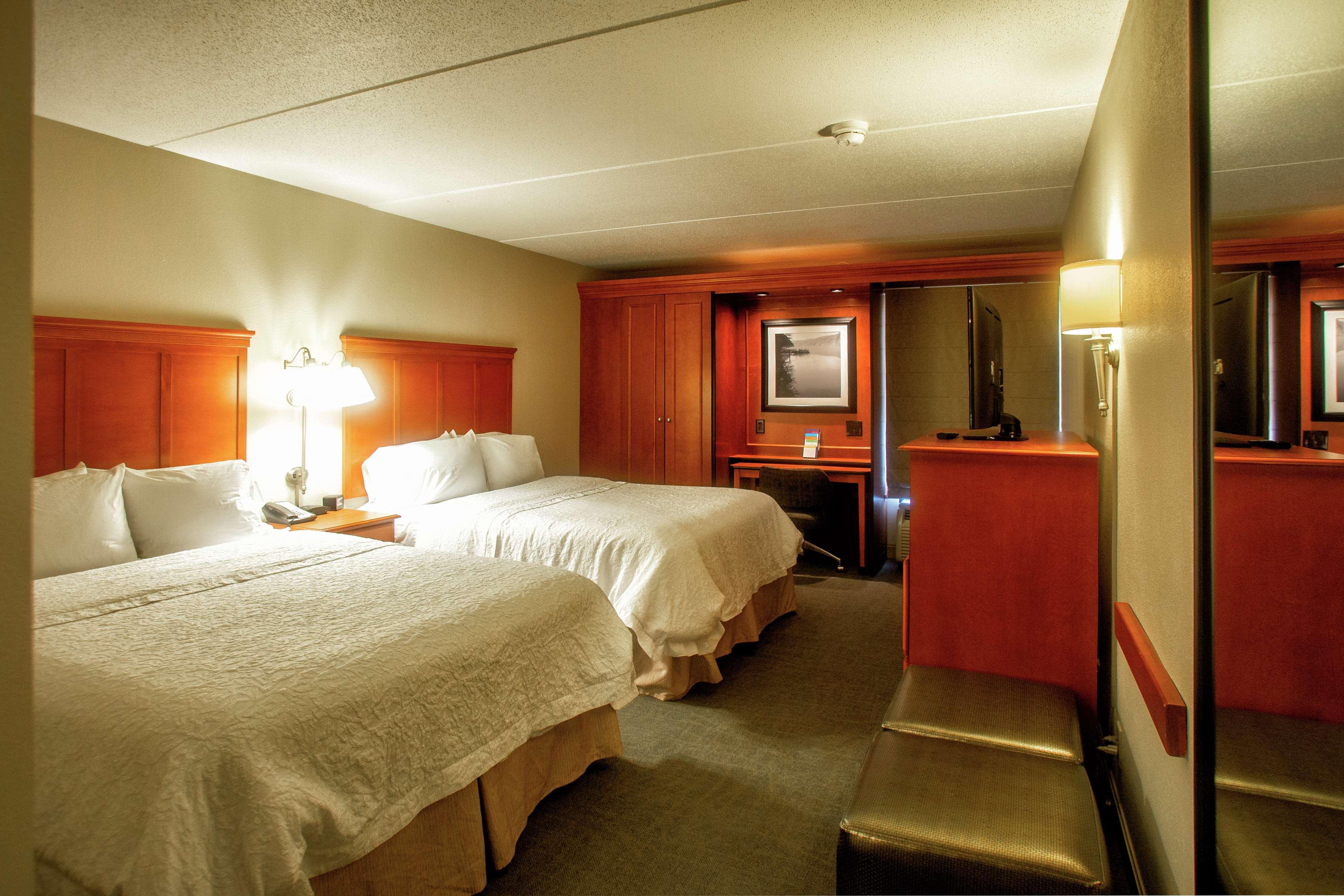 Hampton Inn Wheeling Buitenkant foto