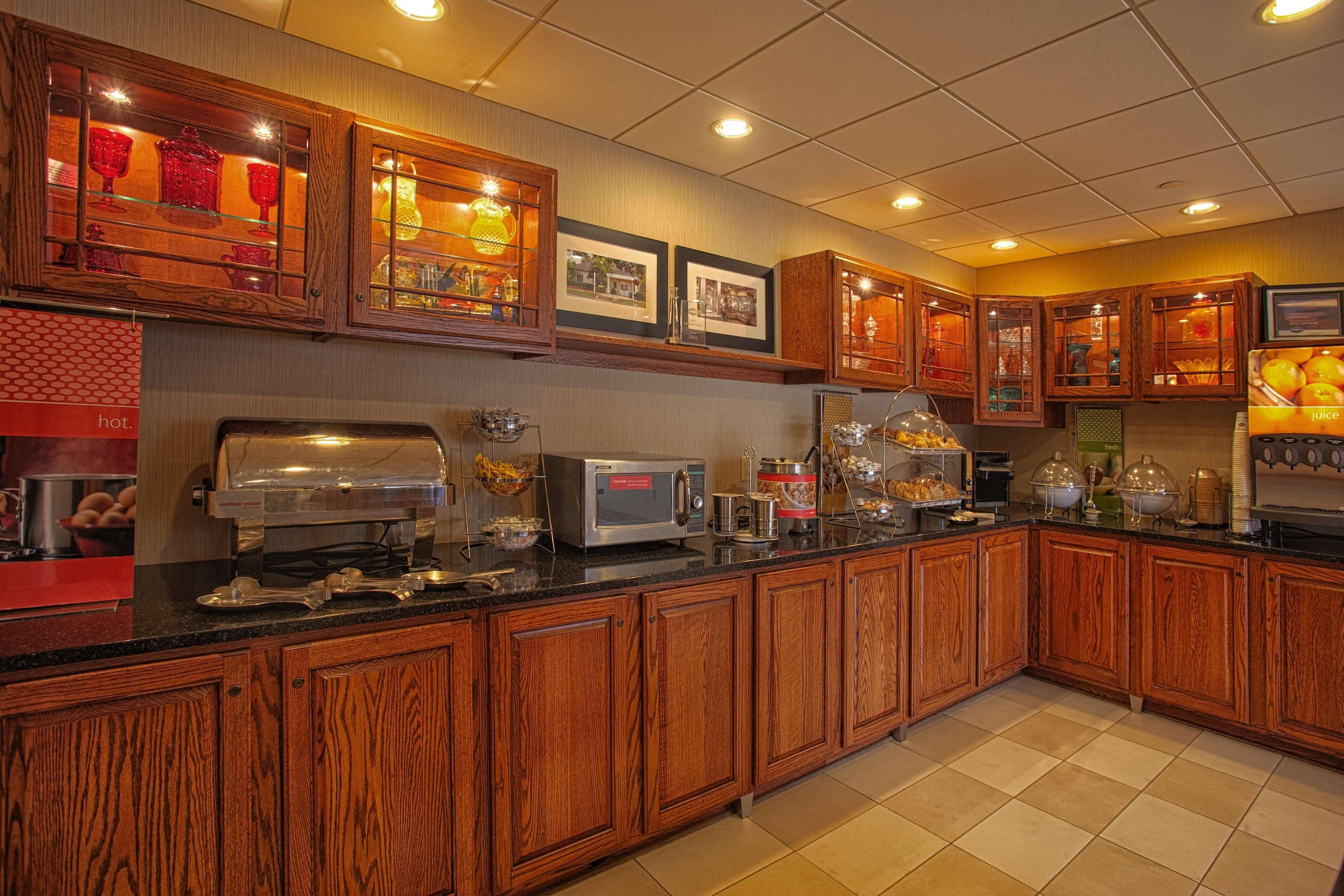 Hampton Inn Wheeling Buitenkant foto
