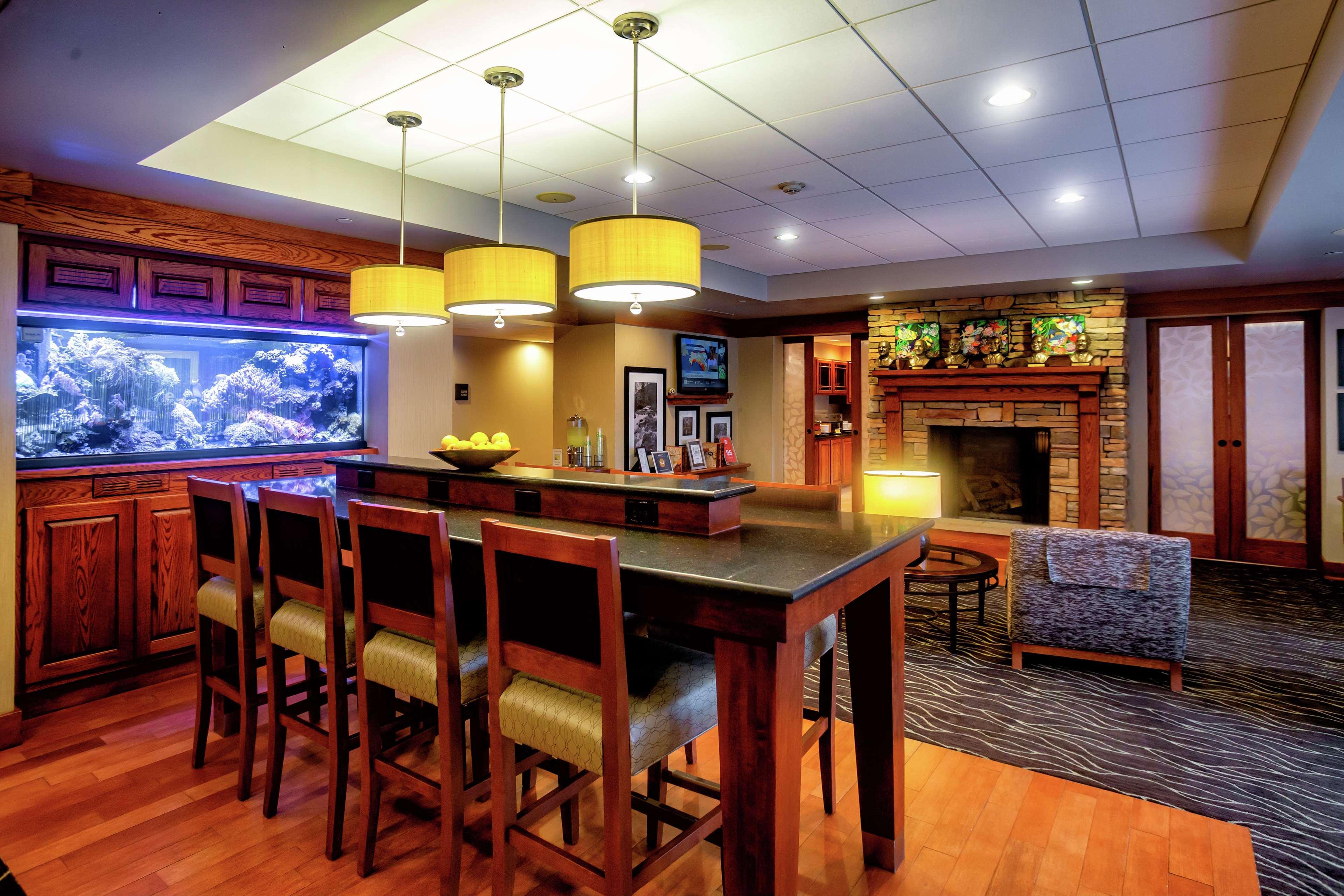 Hampton Inn Wheeling Buitenkant foto