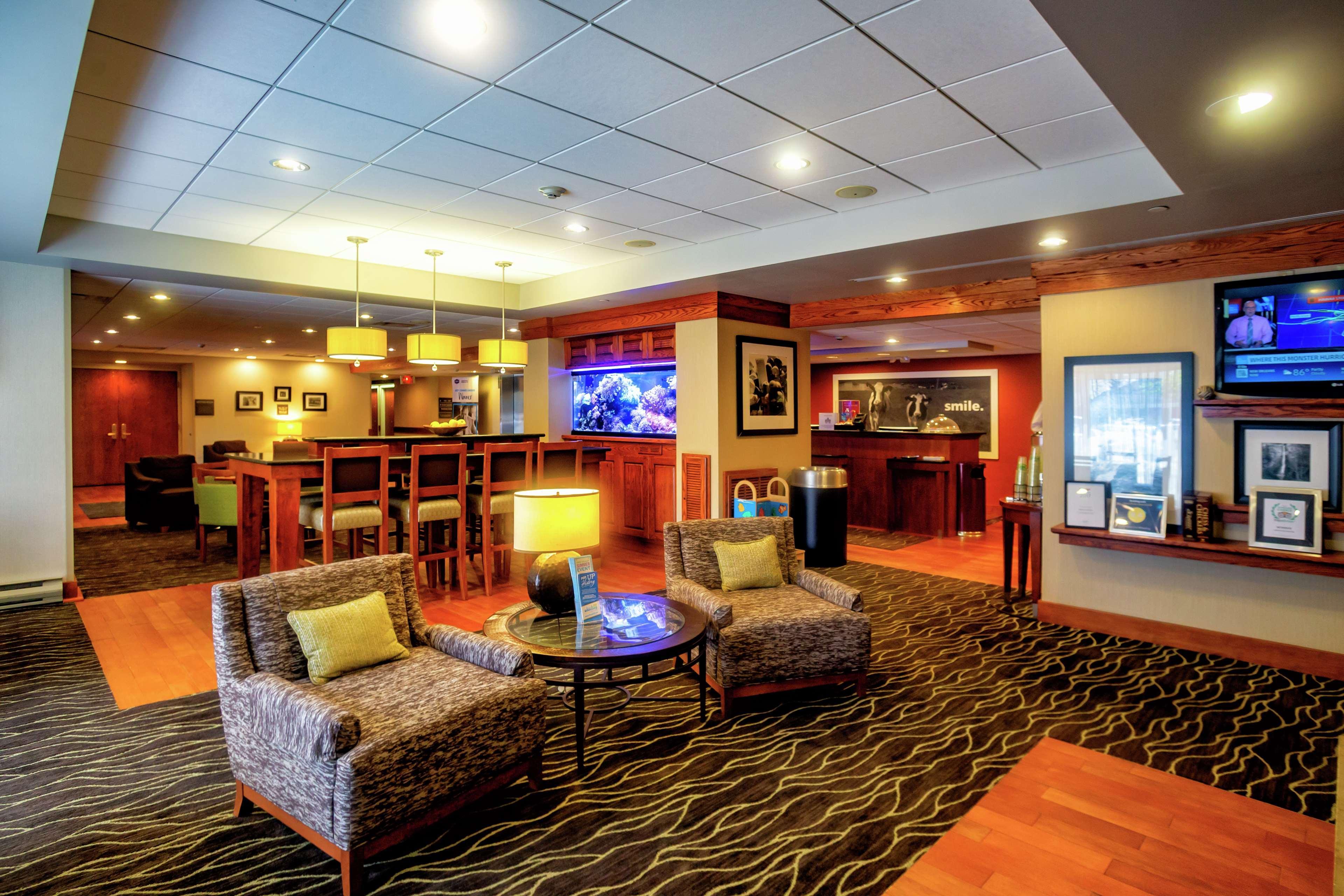 Hampton Inn Wheeling Buitenkant foto