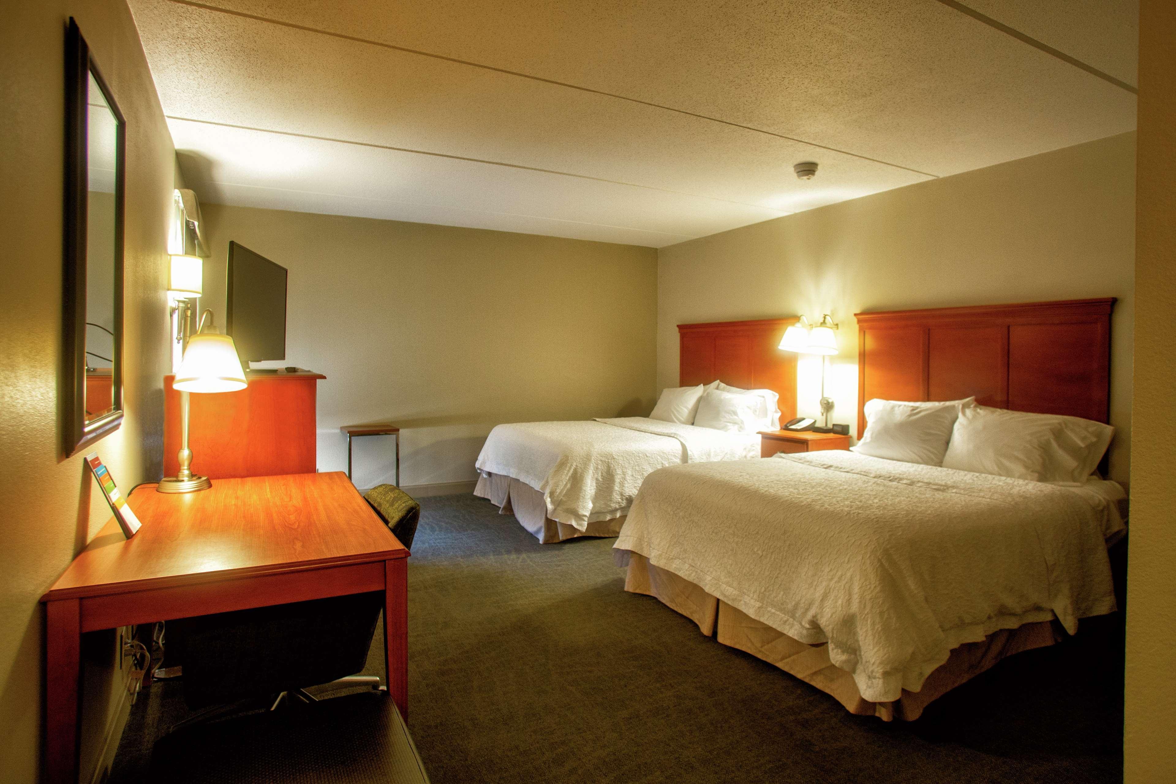 Hampton Inn Wheeling Buitenkant foto