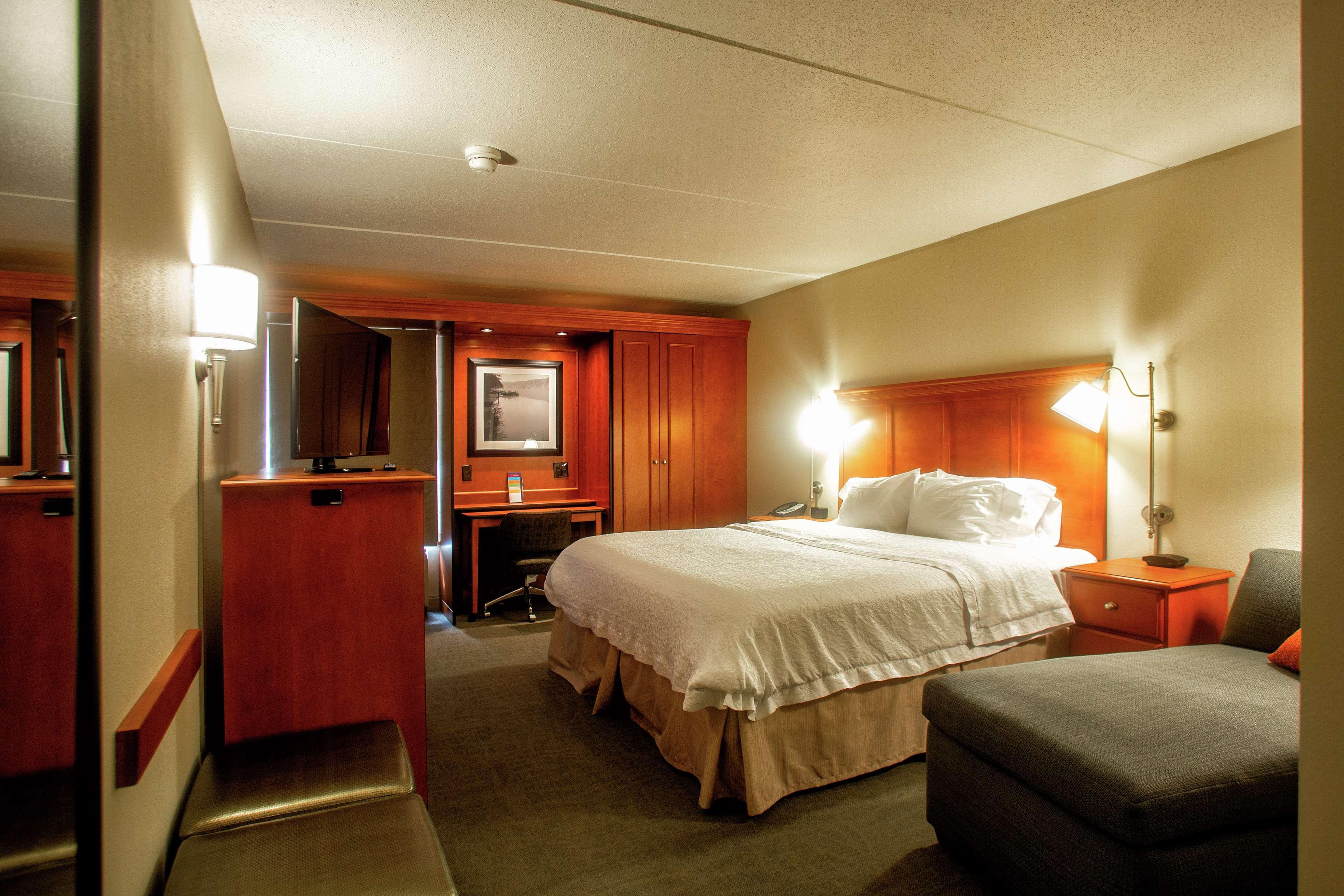 Hampton Inn Wheeling Buitenkant foto