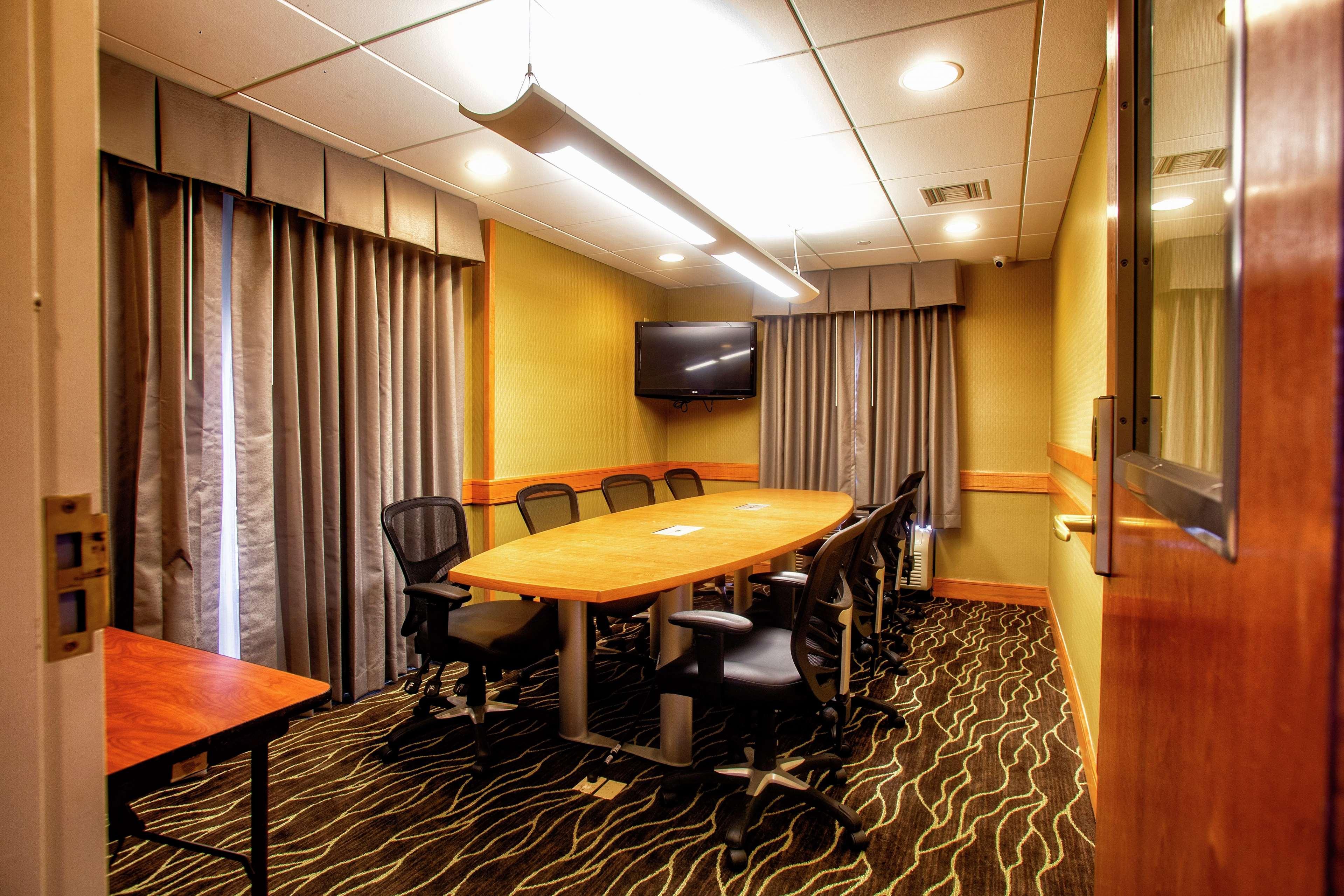 Hampton Inn Wheeling Buitenkant foto