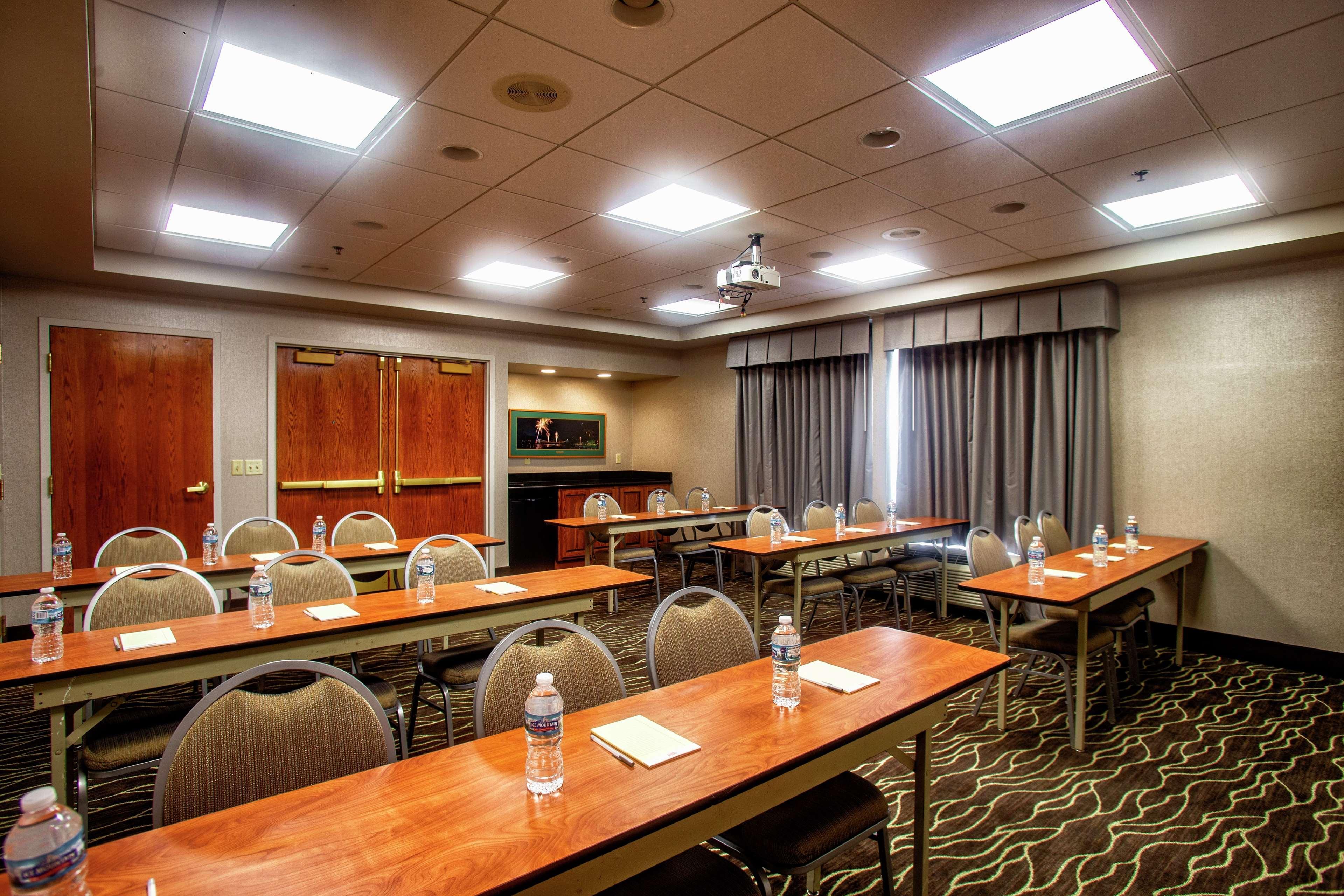 Hampton Inn Wheeling Buitenkant foto