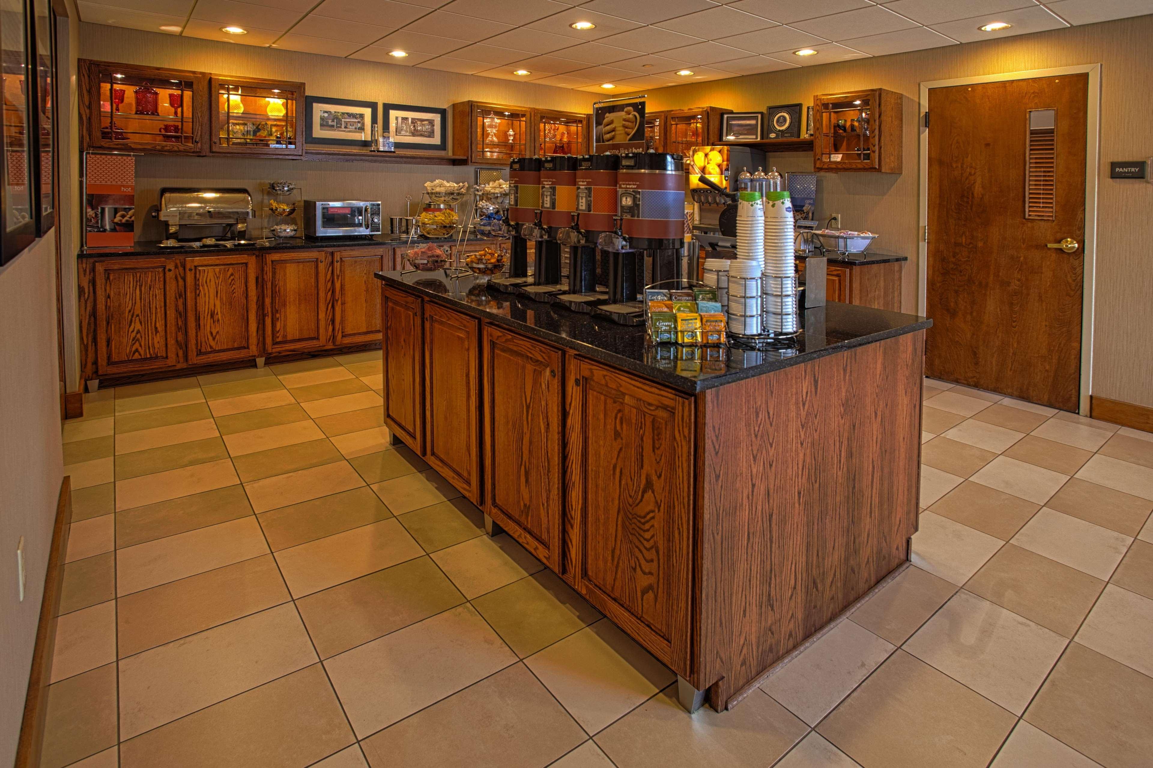 Hampton Inn Wheeling Buitenkant foto