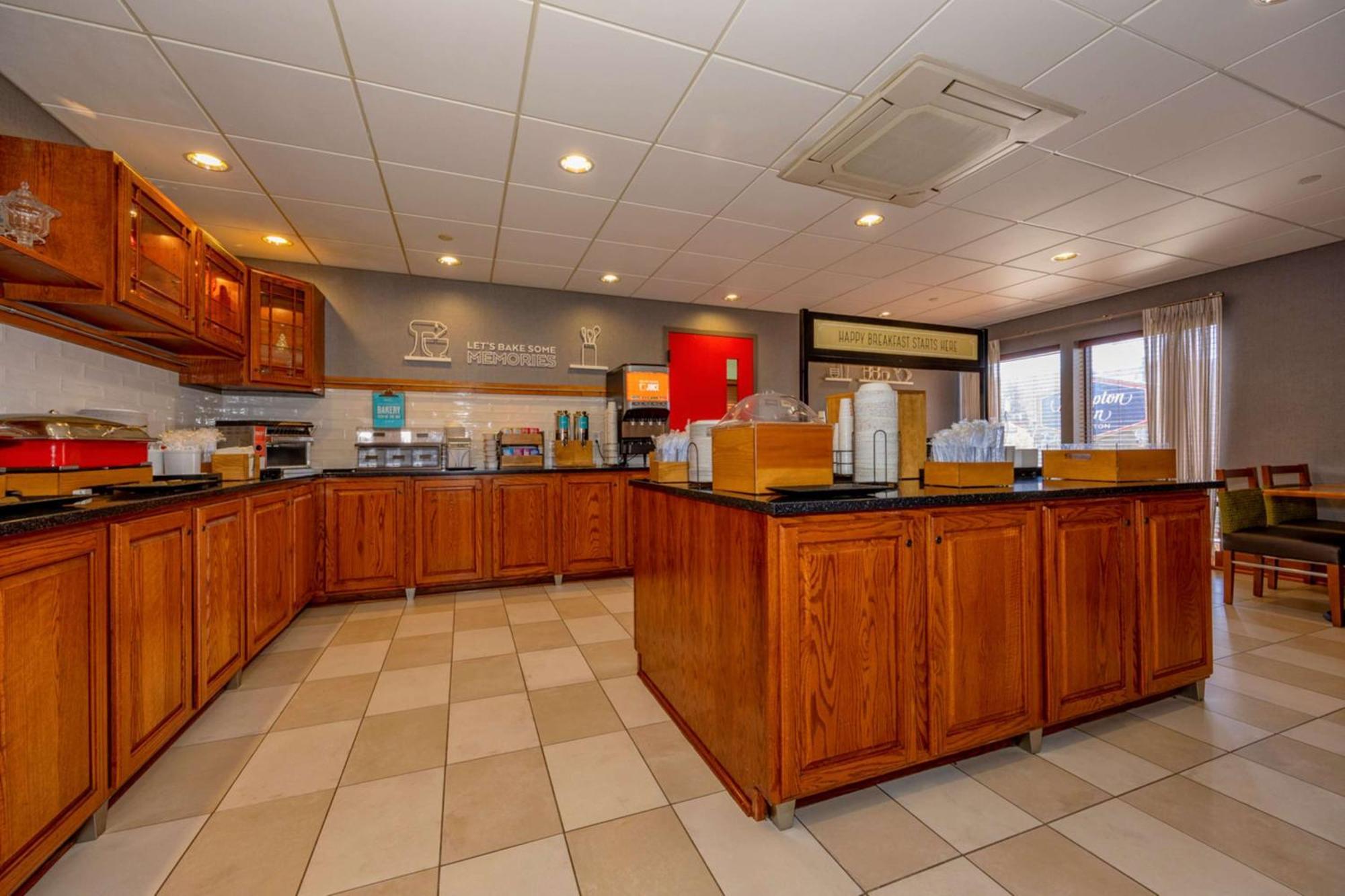 Hampton Inn Wheeling Buitenkant foto